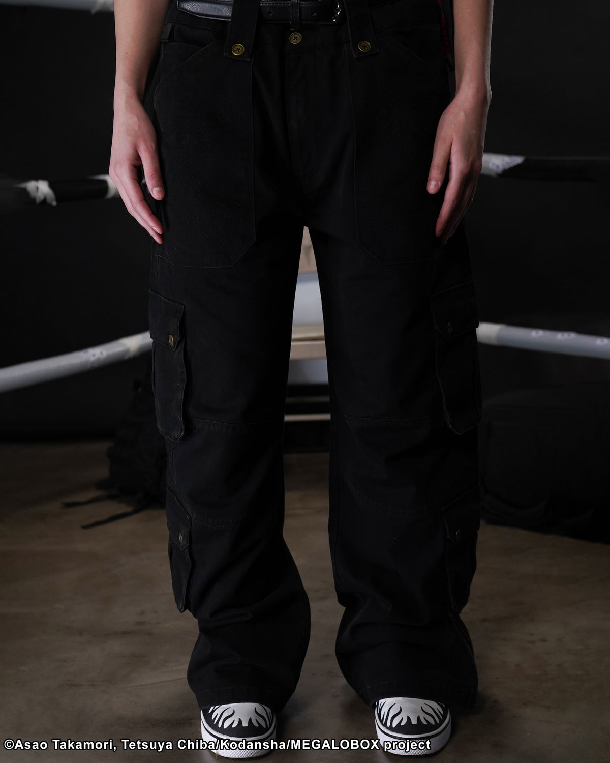 MEGALOBOX CARGO BLACK BOTTOMS 
