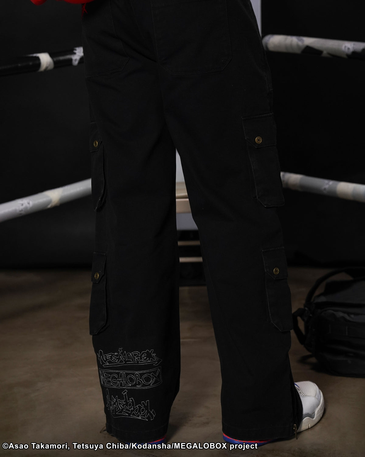 MEGALOBOX CARGO BLACK BOTTOMS 